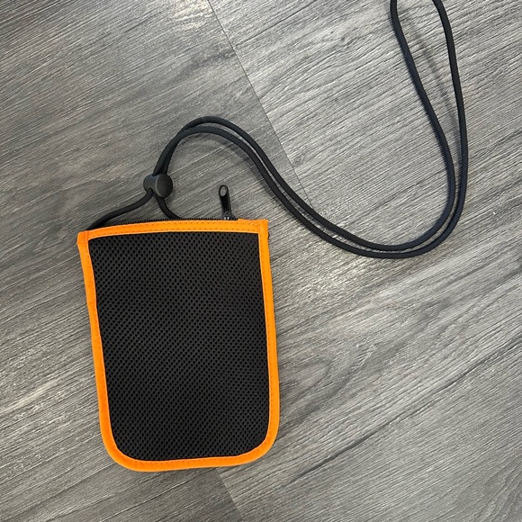 Orange concealable travel wallet - new and never used - Picture 3 of 6